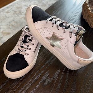 Vintage Havana size 3 sneakers